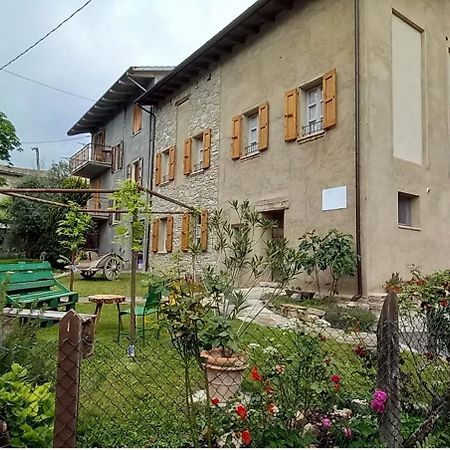 La Casa Di Lillia Hotel Castelnovo ne' Monti Exterior photo