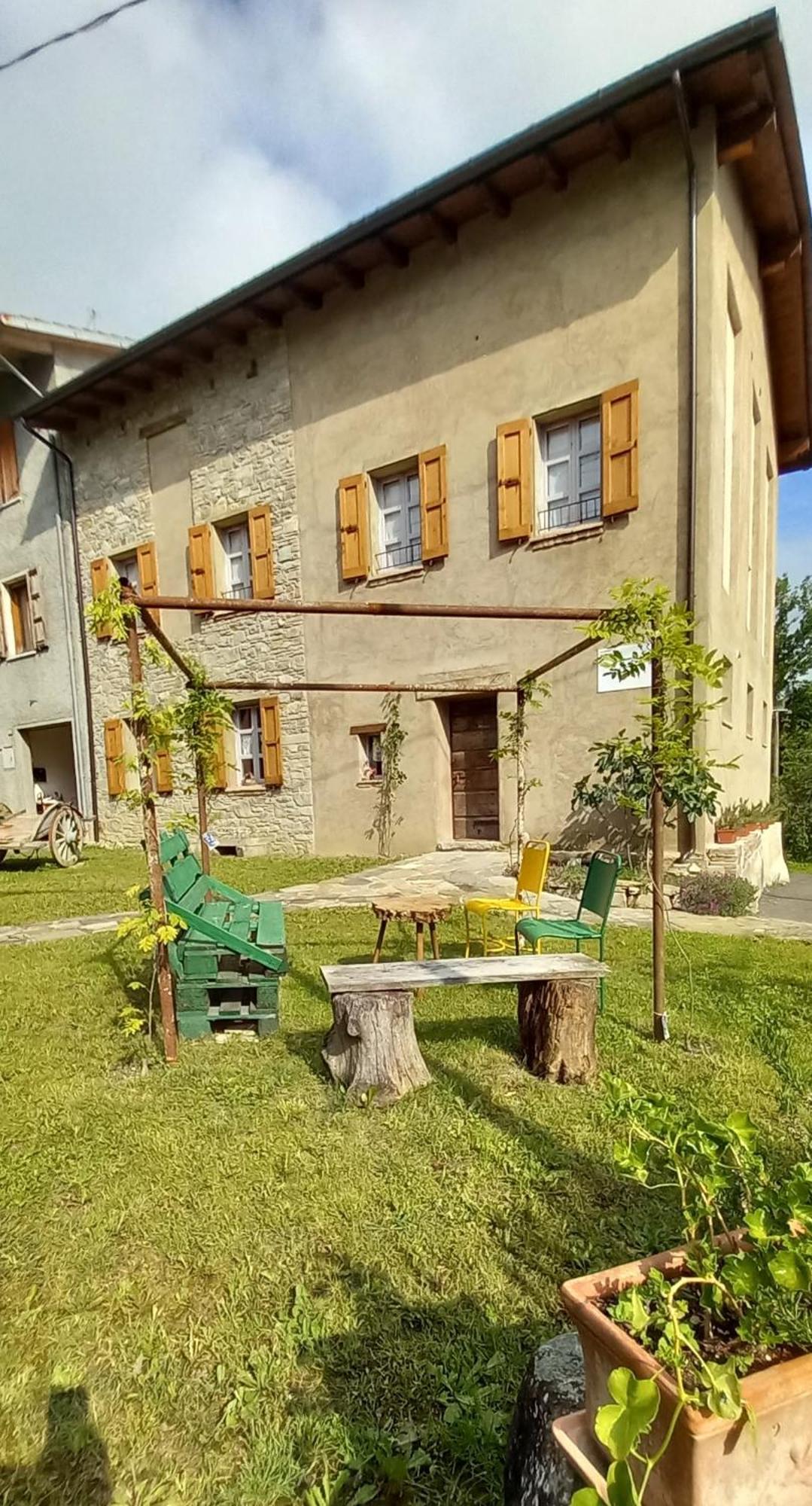 La Casa Di Lillia Hotel Castelnovo ne' Monti Exterior photo
